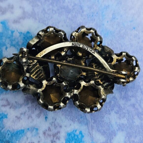 Vintage Made In Austria Green Blue Crystal Rhinestone Silver Leaf Brooch Pin - Picture 4 of 6